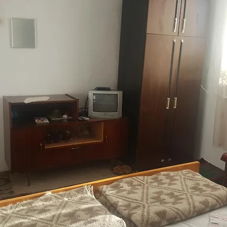 Indzhovi Pensionat *